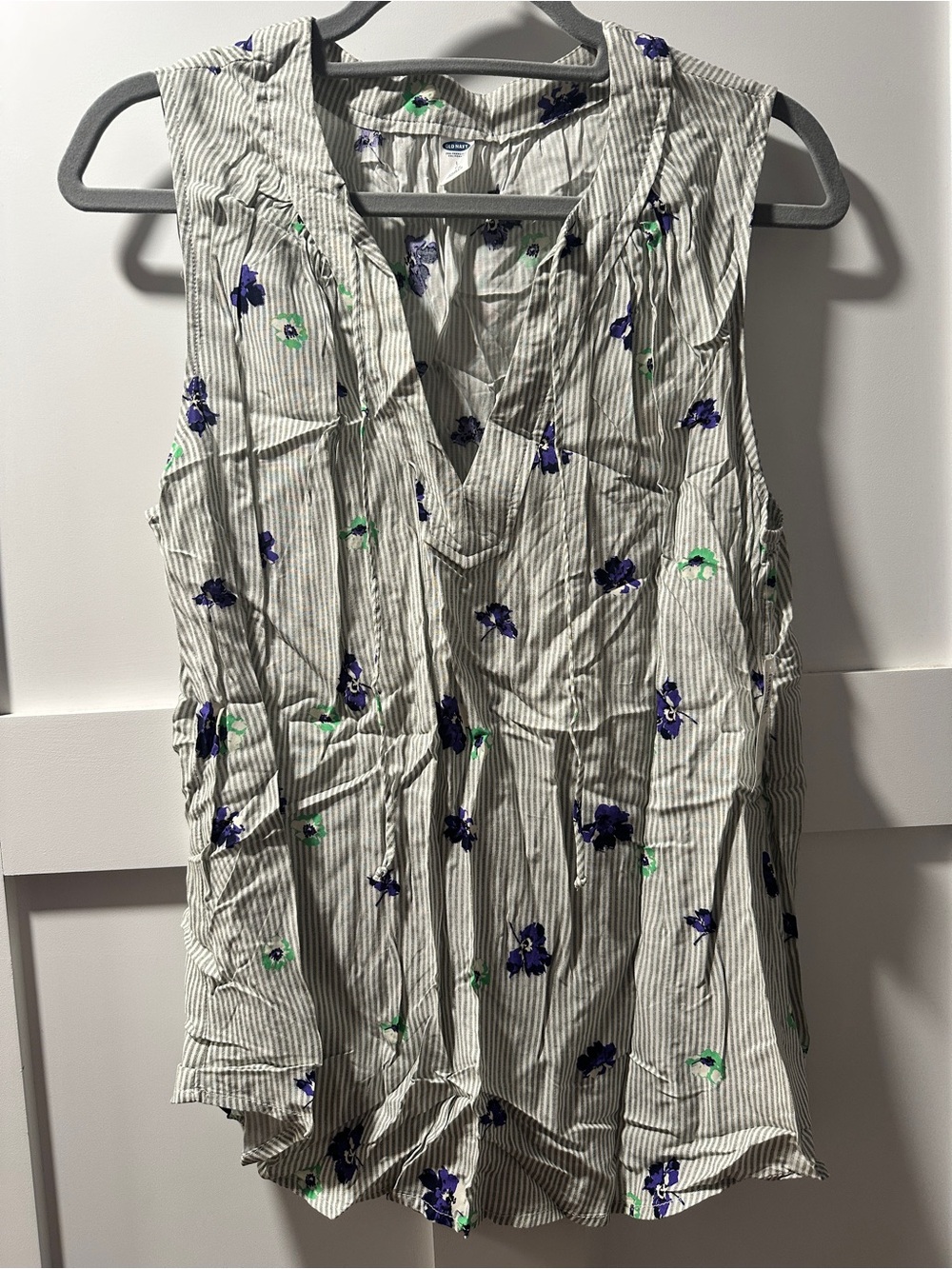 Sleeveless Striped V-Neck Floral Blouse - White with Blue & Green Flowers